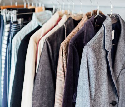 Cómo mantener los colores vivos después del teñido de ropa